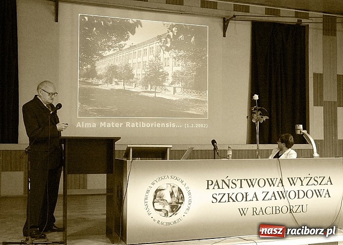 Zdjęcie w galerii na portalu naszraciborz.pl: Paweł Newerla na zakończenie obchodów Tygodnia Bibliotek wiadomości z regionu