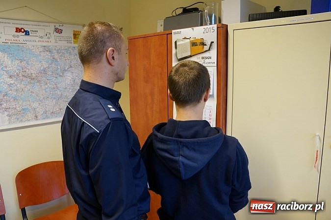 Zdjęcie w galerii na portalu naszraciborz.pl: Sprawca dewastacji przystanków w Krzyżanowicach zatrzymany. Strzelał do wiat z wiatrówek wiadomości z regionu