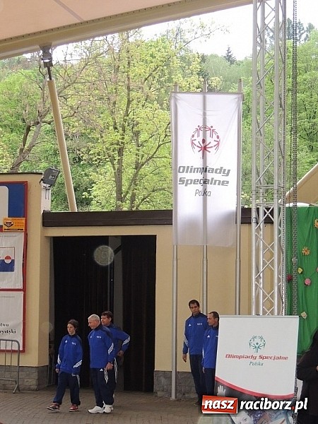 Zdjęcie w galerii na portalu naszraciborz.pl: Zawodnicy Huraganu przy Warsztatach Terapii Zajęciowej w Raciborzu wrócili z medalami wiadomości z regionu