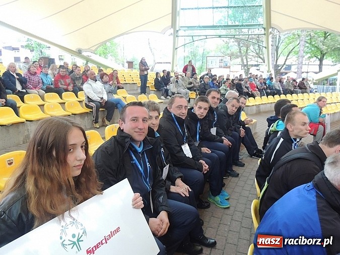 Zdjęcie w galerii na portalu naszraciborz.pl: Zawodnicy Huraganu przy Warsztatach Terapii Zajęciowej w Raciborzu wrócili z medalami wiadomości z regionu