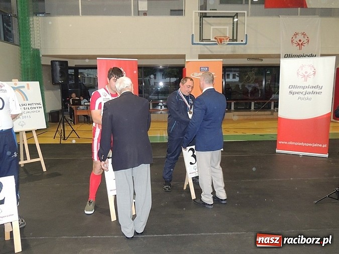 Zdjęcie w galerii na portalu naszraciborz.pl: Zawodnicy Huraganu przy Warsztatach Terapii Zajęciowej w Raciborzu wrócili z medalami wiadomości z regionu