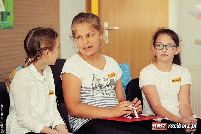 Zdjęcie w galerii na portalu naszraciborz.pl: Z książką po wiedzę w Rudniku wiadomości z regionu