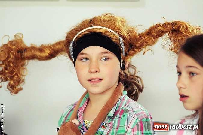 Zdjęcie w galerii na portalu naszraciborz.pl: Z książką po wiedzę w Rudniku wiadomości z regionu