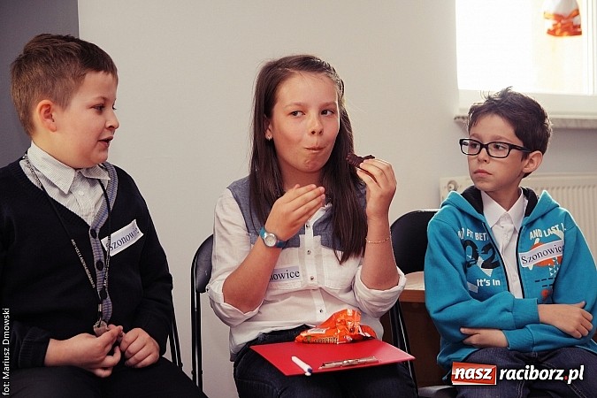 Zdjęcie w galerii na portalu naszraciborz.pl: Z książką po wiedzę w Rudniku wiadomości z regionu