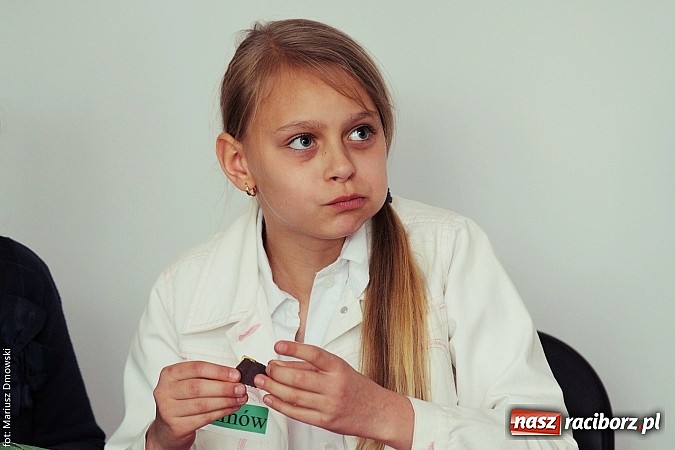 Zdjęcie w galerii na portalu naszraciborz.pl: Z książką po wiedzę w Rudniku wiadomości z regionu