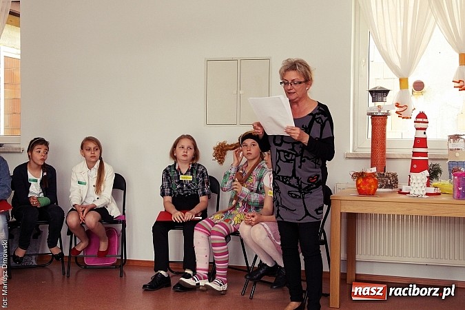 Zdjęcie w galerii na portalu naszraciborz.pl: Z książką po wiedzę w Rudniku wiadomości z regionu