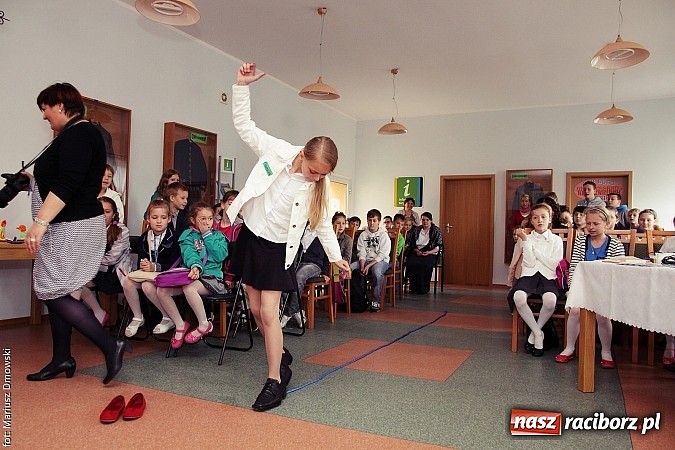 Zdjęcie w galerii na portalu naszraciborz.pl: Z książką po wiedzę w Rudniku wiadomości z regionu