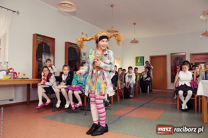 Zdjęcie w galerii na portalu naszraciborz.pl: Z książką po wiedzę w Rudniku wiadomości z regionu