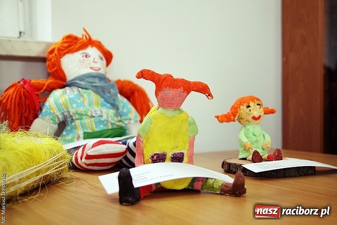 Zdjęcie w galerii na portalu naszraciborz.pl: Z książką po wiedzę w Rudniku wiadomości z regionu