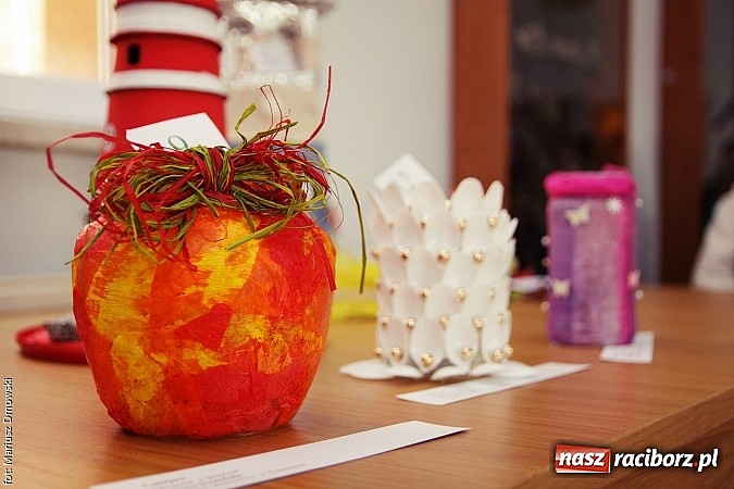 Zdjęcie w galerii na portalu naszraciborz.pl: Z książką po wiedzę w Rudniku wiadomości z regionu