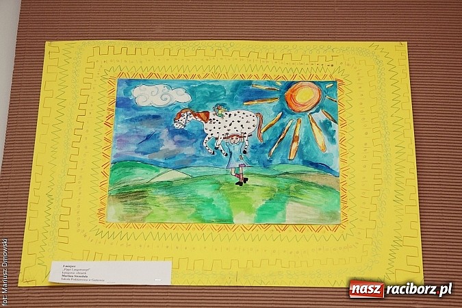 Zdjęcie w galerii na portalu naszraciborz.pl: Z książką po wiedzę w Rudniku wiadomości z regionu