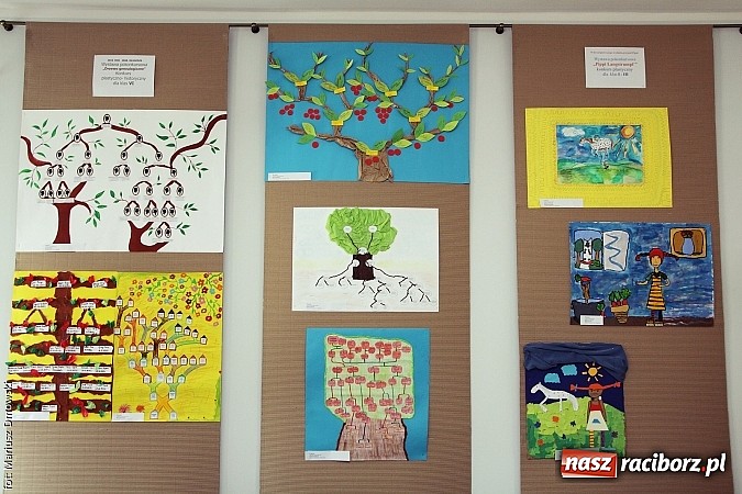 Zdjęcie w galerii na portalu naszraciborz.pl: Z książką po wiedzę w Rudniku wiadomości z regionu