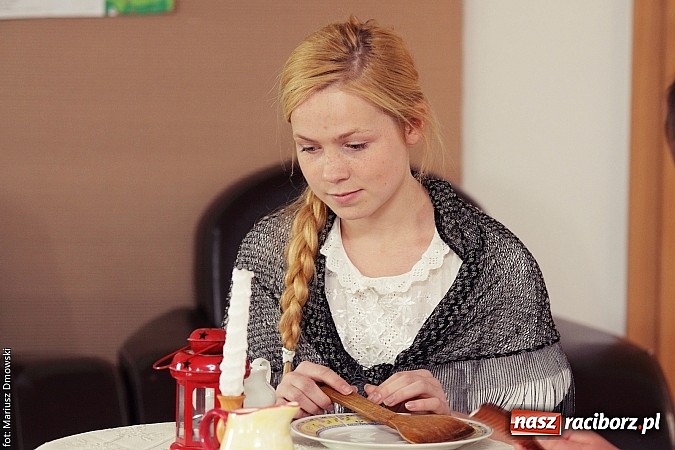 Zdjęcie w galerii na portalu naszraciborz.pl: Z książką po wiedzę w Rudniku wiadomości z regionu