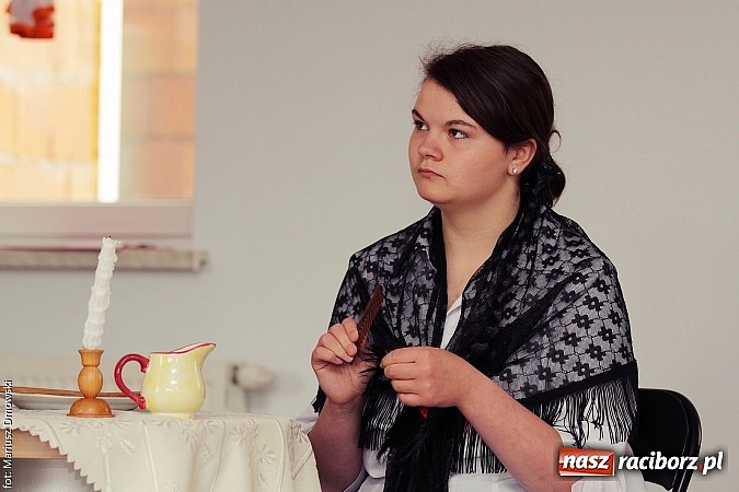 Zdjęcie w galerii na portalu naszraciborz.pl: Z książką po wiedzę w Rudniku wiadomości z regionu