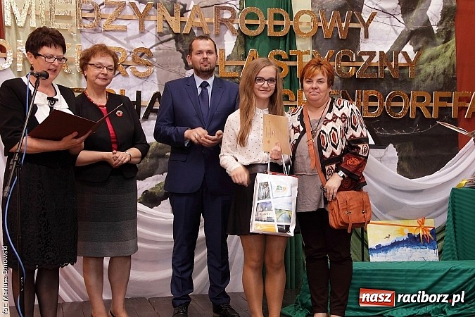 Zdjęcie w galerii na portalu naszraciborz.pl: Uroczyste rozstrzygnięcie Jubileuszowego Konkursu Plastycznego im. Eichendorffa wiadomości z regionu