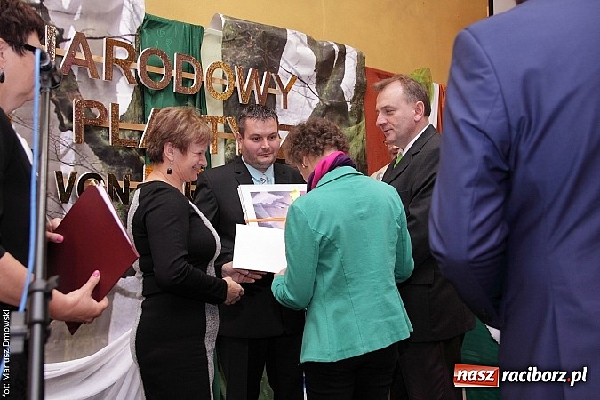 Zdjęcie w galerii na portalu naszraciborz.pl: Uroczyste rozstrzygnięcie Jubileuszowego Konkursu Plastycznego im. Eichendorffa wiadomości z regionu