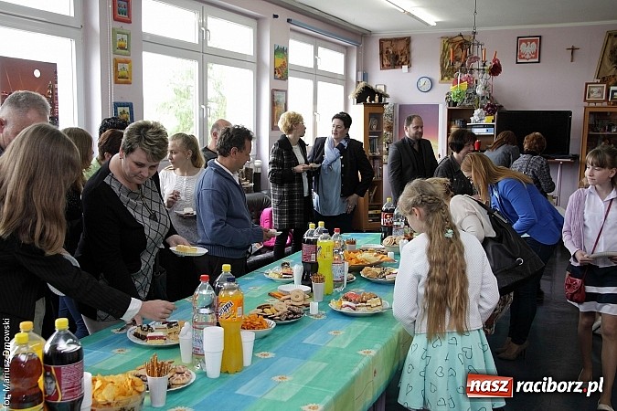Zdjęcie w galerii na portalu naszraciborz.pl: Uroczyste rozstrzygnięcie Jubileuszowego Konkursu Plastycznego im. Eichendorffa wiadomości z regionu