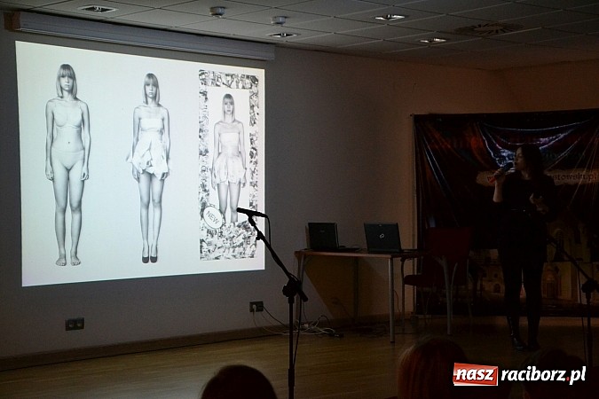 Zdjęcie w galerii na portalu naszraciborz.pl: Dyplom 2015 - wernisaż wystawy absolwent&oacute;w Liceum Plastycznego ZSO nr 1 wiadomości z regionu