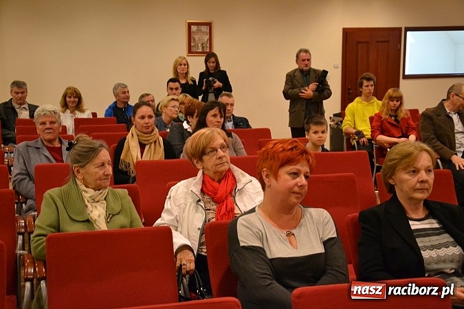 Zdjęcie w galerii na portalu naszraciborz.pl: Dyplom 2015 - wernisaż wystawy absolwent&oacute;w Liceum Plastycznego ZSO nr 1 wiadomości z regionu