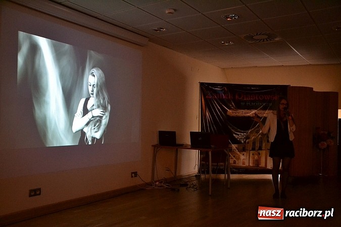 Zdjęcie w galerii na portalu naszraciborz.pl: Dyplom 2015 - wernisaż wystawy absolwent&oacute;w Liceum Plastycznego ZSO nr 1 wiadomości z regionu