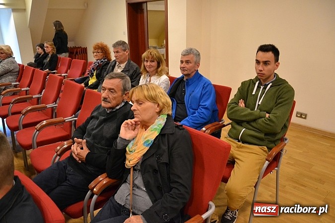 Zdjęcie w galerii na portalu naszraciborz.pl: Dyplom 2015 - wernisaż wystawy absolwent&oacute;w Liceum Plastycznego ZSO nr 1 wiadomości z regionu