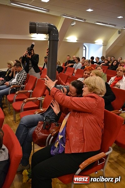 Zdjęcie w galerii na portalu naszraciborz.pl: Dyplom 2015 - wernisaż wystawy absolwent&oacute;w Liceum Plastycznego ZSO nr 1 wiadomości z regionu