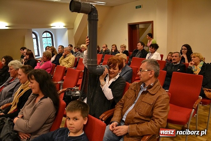 Zdjęcie w galerii na portalu naszraciborz.pl: Dyplom 2015 - wernisaż wystawy absolwent&oacute;w Liceum Plastycznego ZSO nr 1 wiadomości z regionu