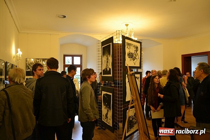 Zdjęcie w galerii na portalu naszraciborz.pl: Dyplom 2015 - wernisaż wystawy absolwent&oacute;w Liceum Plastycznego ZSO nr 1 wiadomości z regionu