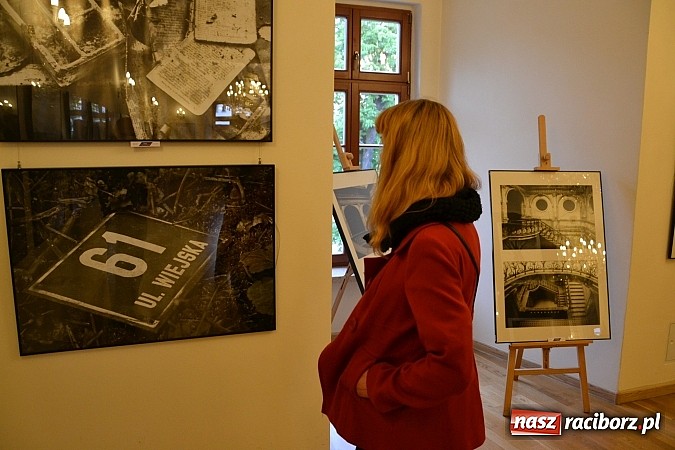 Zdjęcie w galerii na portalu naszraciborz.pl: Dyplom 2015 - wernisaż wystawy absolwent&oacute;w Liceum Plastycznego ZSO nr 1 wiadomości z regionu