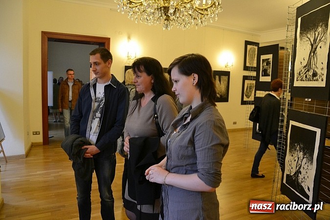 Zdjęcie w galerii na portalu naszraciborz.pl: Dyplom 2015 - wernisaż wystawy absolwent&oacute;w Liceum Plastycznego ZSO nr 1 wiadomości z regionu