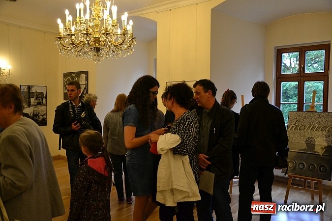 Zdjęcie w galerii na portalu naszraciborz.pl: Dyplom 2015 - wernisaż wystawy absolwent&oacute;w Liceum Plastycznego ZSO nr 1 wiadomości z regionu