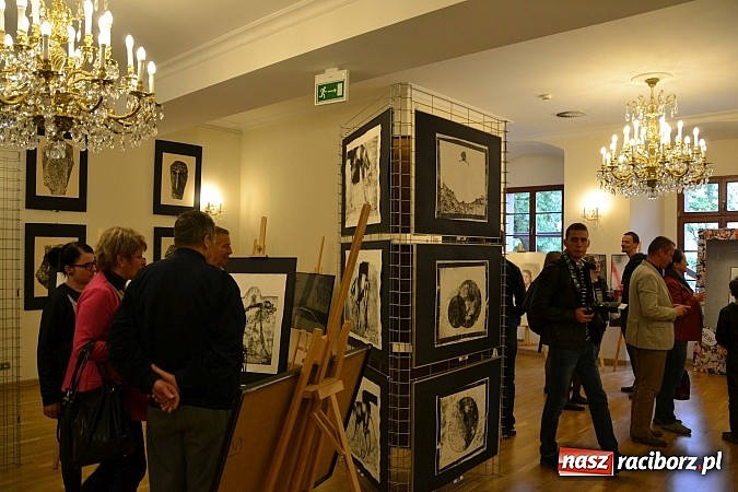 Zdjęcie w galerii na portalu naszraciborz.pl: Dyplom 2015 - wernisaż wystawy absolwent&oacute;w Liceum Plastycznego ZSO nr 1 wiadomości z regionu