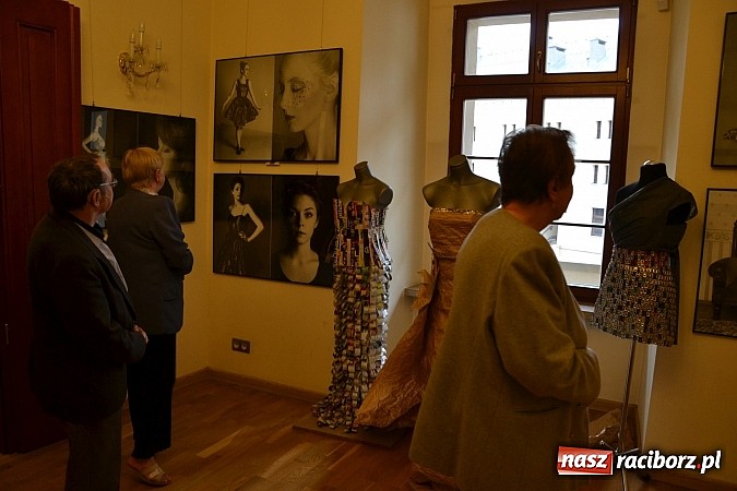 Zdjęcie w galerii na portalu naszraciborz.pl: Dyplom 2015 - wernisaż wystawy absolwent&oacute;w Liceum Plastycznego ZSO nr 1 wiadomości z regionu