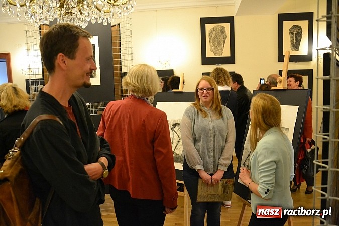 Zdjęcie w galerii na portalu naszraciborz.pl: Dyplom 2015 - wernisaż wystawy absolwent&oacute;w Liceum Plastycznego ZSO nr 1 wiadomości z regionu