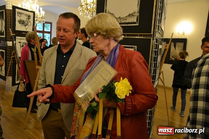 Zdjęcie w galerii na portalu naszraciborz.pl: Dyplom 2015 - wernisaż wystawy absolwent&oacute;w Liceum Plastycznego ZSO nr 1 wiadomości z regionu