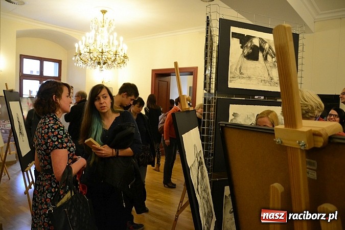 Zdjęcie w galerii na portalu naszraciborz.pl: Dyplom 2015 - wernisaż wystawy absolwent&oacute;w Liceum Plastycznego ZSO nr 1 wiadomości z regionu