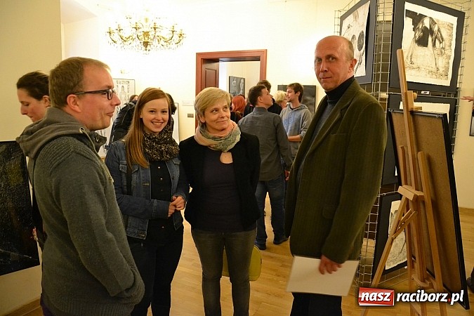 Zdjęcie w galerii na portalu naszraciborz.pl: Dyplom 2015 - wernisaż wystawy absolwent&oacute;w Liceum Plastycznego ZSO nr 1 wiadomości z regionu
