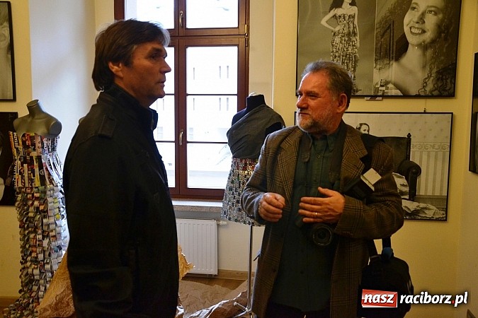 Zdjęcie w galerii na portalu naszraciborz.pl: Dyplom 2015 - wernisaż wystawy absolwent&oacute;w Liceum Plastycznego ZSO nr 1 wiadomości z regionu