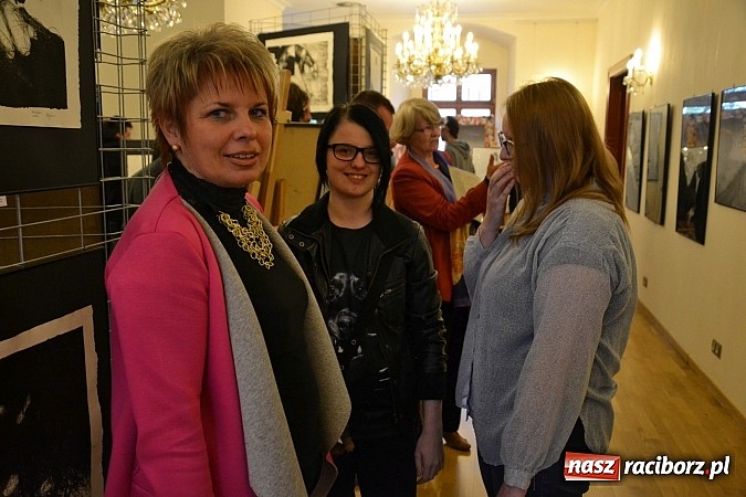 Zdjęcie w galerii na portalu naszraciborz.pl: Dyplom 2015 - wernisaż wystawy absolwent&oacute;w Liceum Plastycznego ZSO nr 1 wiadomości z regionu