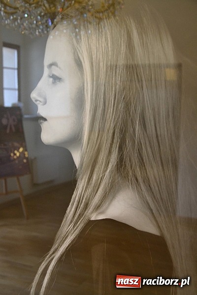 Zdjęcie w galerii na portalu naszraciborz.pl: Dyplom 2015 - wernisaż wystawy absolwent&oacute;w Liceum Plastycznego ZSO nr 1 wiadomości z regionu