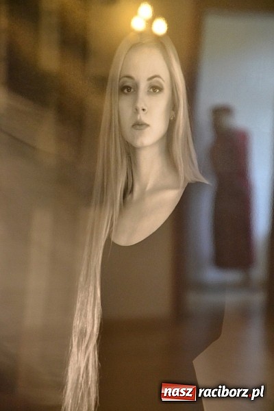 Zdjęcie w galerii na portalu naszraciborz.pl: Dyplom 2015 - wernisaż wystawy absolwent&oacute;w Liceum Plastycznego ZSO nr 1 wiadomości z regionu