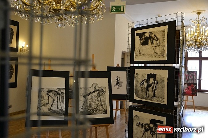 Zdjęcie w galerii na portalu naszraciborz.pl: Dyplom 2015 - wernisaż wystawy absolwent&oacute;w Liceum Plastycznego ZSO nr 1 wiadomości z regionu