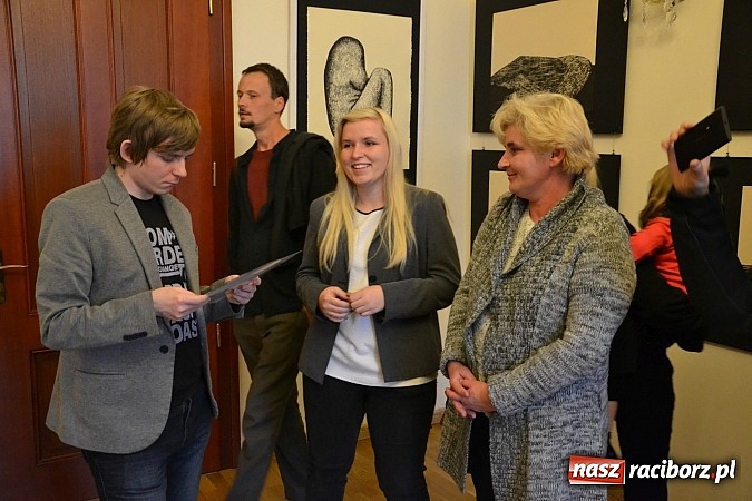 Zdjęcie w galerii na portalu naszraciborz.pl: Dyplom 2015 - wernisaż wystawy absolwent&oacute;w Liceum Plastycznego ZSO nr 1 wiadomości z regionu