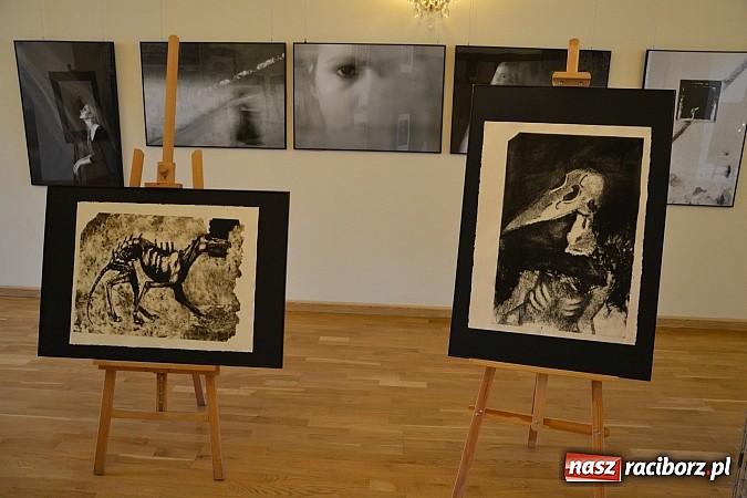 Zdjęcie w galerii na portalu naszraciborz.pl: Dyplom 2015 - wernisaż wystawy absolwent&oacute;w Liceum Plastycznego ZSO nr 1 wiadomości z regionu