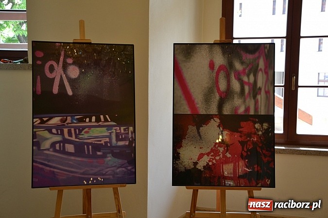 Zdjęcie w galerii na portalu naszraciborz.pl: Dyplom 2015 - wernisaż wystawy absolwent&oacute;w Liceum Plastycznego ZSO nr 1 wiadomości z regionu