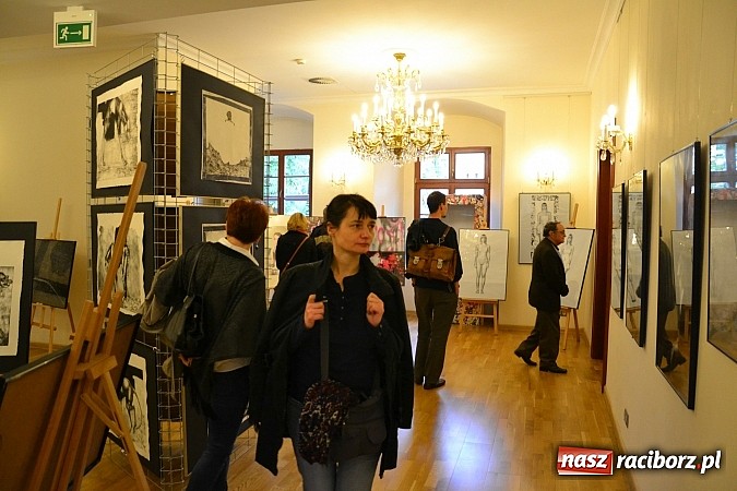 Zdjęcie w galerii na portalu naszraciborz.pl: Dyplom 2015 - wernisaż wystawy absolwent&oacute;w Liceum Plastycznego ZSO nr 1 wiadomości z regionu