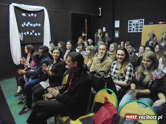 Zdjęcie w galerii na portalu naszraciborz.pl: 10. urodziny Czarnego Teatru w G5 wiadomości z regionu