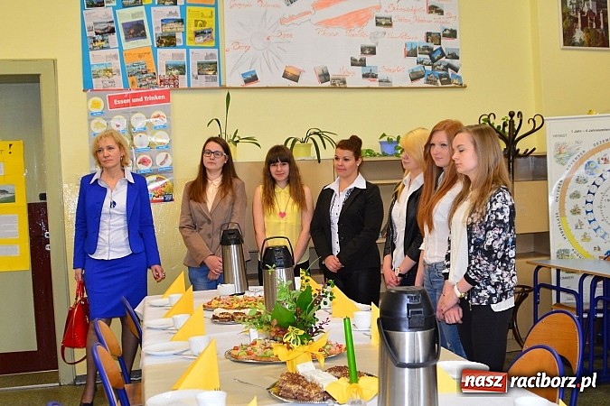 Zdjęcie w galerii na portalu naszraciborz.pl: Klasy chemiczne w Zespole Szkół Zawodowych pod patronatem Policji wiadomości z regionu