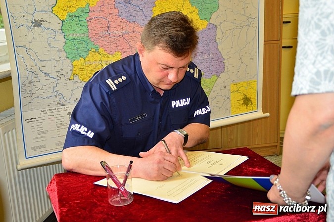 Zdjęcie w galerii na portalu naszraciborz.pl: Klasy chemiczne w Zespole Szkół Zawodowych pod patronatem Policji wiadomości z regionu