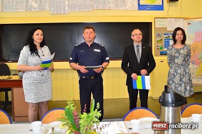 Zdjęcie w galerii na portalu naszraciborz.pl: Klasy chemiczne w Zespole Szkół Zawodowych pod patronatem Policji wiadomości z regionu